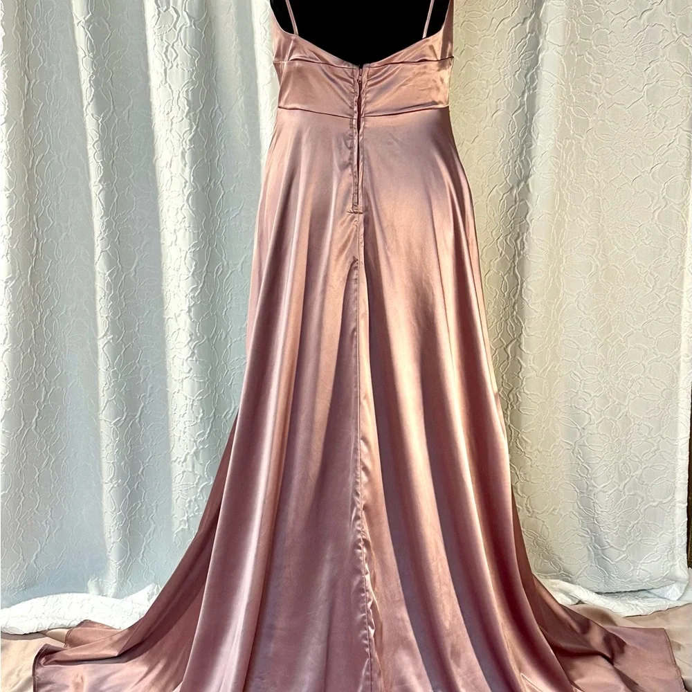 Windsor elegant Rose flowy dress. - Picture 6 of 14